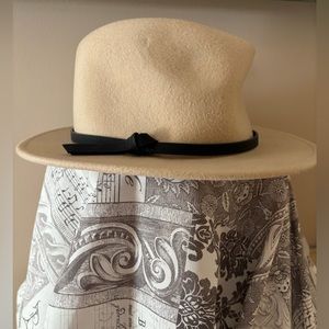 NWT Banana Republic adjustable hat size S/M